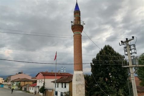 B­u­r­s­a­­d­a­ ­c­a­m­i­s­i­z­ ­m­i­n­a­r­e­